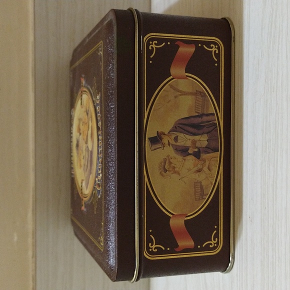 Vintage 1995 Hershey's Pure Milk Chocolate Tin Can Storage/Gift Container - Picture 2 of 6